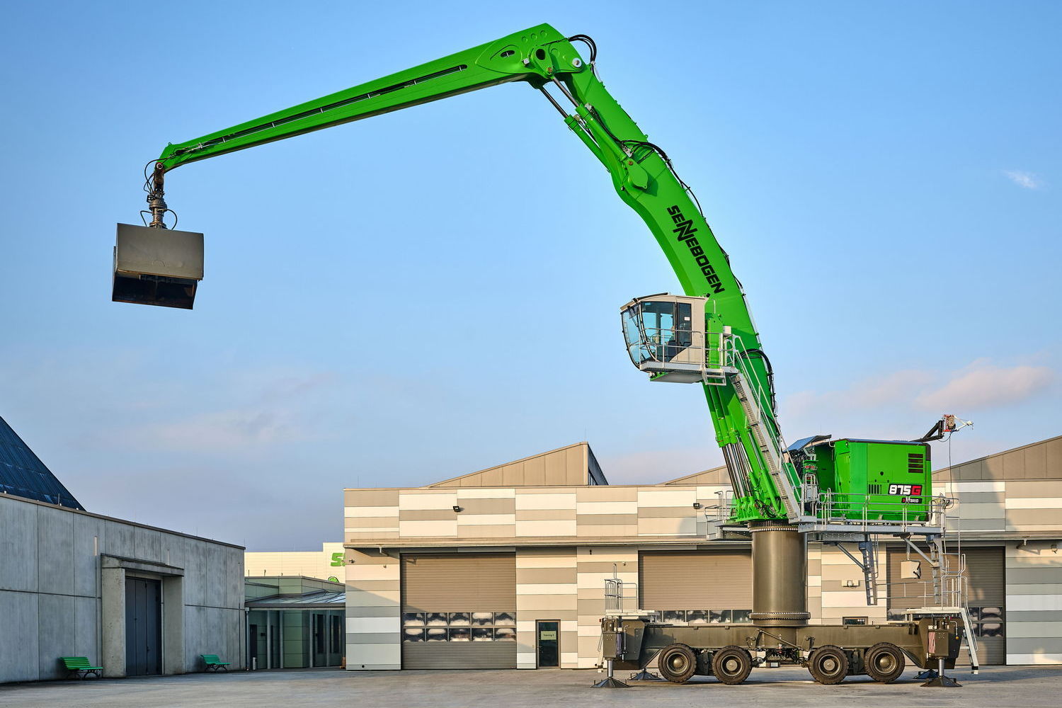 Material_handler_875-g-hybrid_02