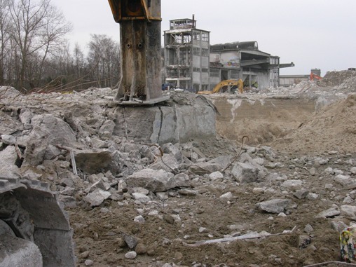 Снос бетонных конструкций с помощъю Fractum