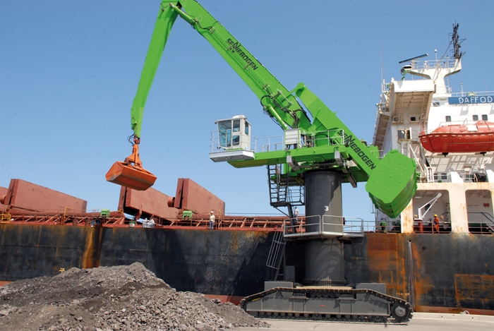 Sennebogen 880 EQ на перевалке сыпучих грузов Sennebogen 880 EQ на перевалке сыпучих грузов